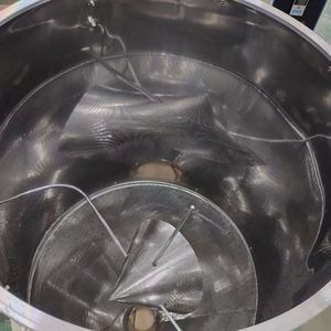 Nouveau Sécheur de Granulés pour Plastique 380V Capacité 100kg Garantie 1 An Utilisation Silencieuse en Atelier - Product Image 1