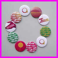 Badges en métal personnalisés en gros avec logo imprimé, badges en étain pour usage professionnel ou personnel, fabriqués en usine OEM