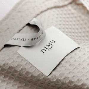 Etiquettes en tissu de coton de luxe hautement tissées personnalisées en gros étiquettes de vêtement pour vêtements - Product Image 1