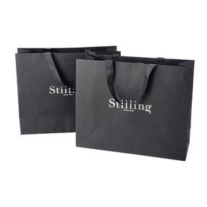 Bolsa de embalaje de ropa de compras de papel impreso con logotipo estampado en plata personalizado al por mayor para tienda de ropa - Product Image 5