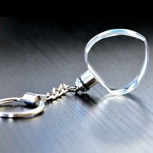 Fabricant chinois de porte-clés en cristal LED transparent en forme de cœur, promotionnel, pas cher, avec lampe de poche, logo personnalisé, portable - Product Image 2