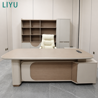 Ensemble de bureau exécutif LIYU avec chaise en cuir, bibliothèque, mobilier de bureau moderne en bois clair, table de direction avec rangement