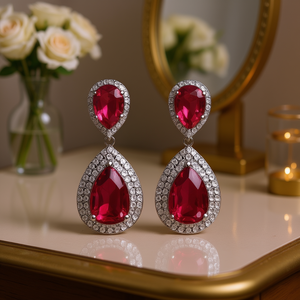 Orecchini Pendenti di Lusso da Donna in Argento 925 con Rubino, a Goccia, con Incastonatura a Griffe, Gioielli da Sposa, Orecchini con Cristallo Rosso - Product Image 2