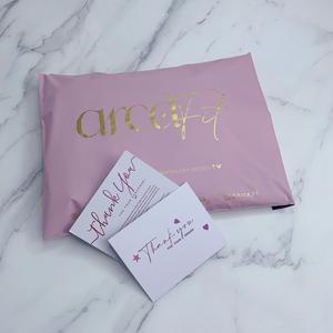 Sobres de Poliéster Mate Personalizados con Impresión Dorada - Bolsas de Envío con Marca para Cosméticos y Marcas de Boutique - Product Image 1