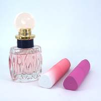 Offre Spéciale 8ml En Plastique Parfum Vaporisateur Triangle Twist-up Atomiseur Cosmétiques Shampooing Pompe Spreayer Écran Impression Surface