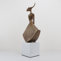 Sculpture de taureau abstraite moderne en or bronze avec base en marbre, faite à la main, minimaliste, pour la décoration de la maison, du bureau et de l'hôtel