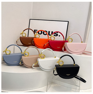 Bolso de Diseño Exclusivo de Alta Gama, Estilo Vintage, Forma de Media Luna, Poliéster, Simple, Versátil, Bandolera, Cierre Magnético - Product Image 1