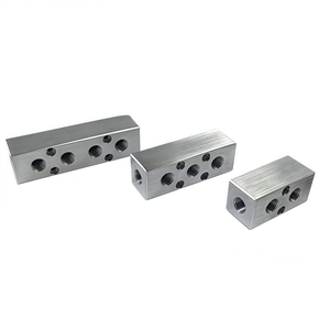 Bloc de distribution d'eau et de <span class=keywords><strong>gaz</strong></span> en aluminium CNC OEM, droit, multi-trous, avec raccords femelles pour drain et collecteur d'eau - Product Image 2