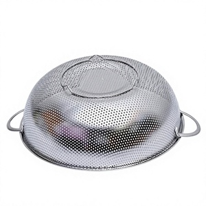 Passoire en acier inoxydable avec poignées, tamis métallique perforé durable pour pâtes et légumes - Product Image 3