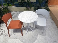 Table de bistrot d'extérieur en polypropylène, prix de gros usine, couleur personnalisée, table à manger en plastique