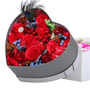Çiçekler ve çikolatalar için yeni tasarım el yapımı kalp şeklinde aşk hediye kutuları