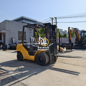 Chariot élévateur Komatsu FD30 d'occasion à 98% neuf, excellent état, puissance 34 kW, d'origine japonaise, certification CE EPA, 2022 FD20 FD25 FD35 - Product Image 4