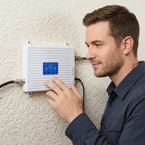 Amplificador de <span class=keywords><strong>red</strong></span> celular interior tribanda 2G/3G/4G amplificador de señal móvil 900/1800/2100Mhz amplificadores repetidores para redes GSM LTE 5G - Product Image 1