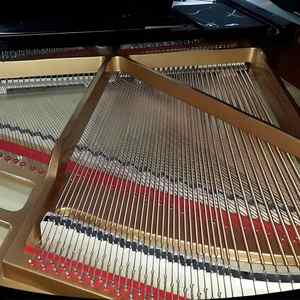 <span class=keywords><strong>Piano</strong></span> à queue rouge personnalisable et coloré, avec planche sonore en bois massif, système de jeu automatique à 88 touches, installation optionnelle possible - Product Image 4
