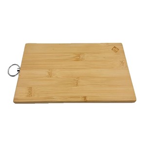Tabla de cortar de bambú rectangular de 28x16x1cm con anillo para colgar para uso en la cocina - Product Image 2