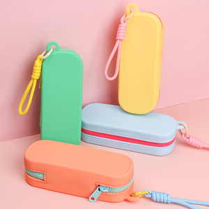Customizable Personalized Waterproof Silicone Travel Cosmetic <b>Case</b> Bag Zipper Closure <b>Makeup</b> Pouch for Ladies - Product Image 5