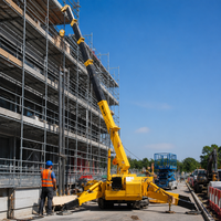 Mini-grue araignée sur chenilles de 12 tonnes pour flotte de location et travaux de manutention de marchandises sur chantier