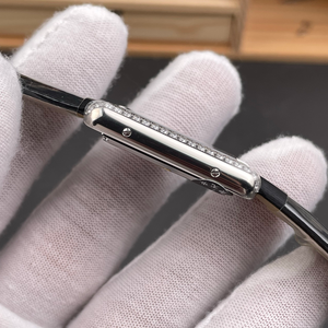 นาฬิกาข้อมือทรงเพรียวบางหรูหรา สไตล์มินิมอลสุดหรู นาฬิกาผู้หญิงหน้าปัดสี่เหลี่ยมเล็ก ดีไซน์สวยงามและทันสมัย - Product Image 4