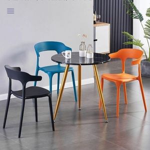Chaises <span class=keywords><strong>de</strong></span> <span class=keywords><strong>jardin</strong></span> d'extérieur colorées en polypropylène, chaises empilables modernes en PP, chaises <span class=keywords><strong>de</strong></span> salle à manger <span class=keywords><strong>de</strong></span> restaurant et <span class=keywords><strong>de</strong></span> café, <span class=keywords><strong>chaise</strong></span> en <span class=keywords><strong>plastique</strong></span> nordique - Product Image 2