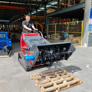 Minicargadora de Orugas Polit Hightop V1000 con Motor Kubota Diésel de 25 CV, Sistema Hidráulico y Accesorio de Trituradora Forestal - Product Image 4