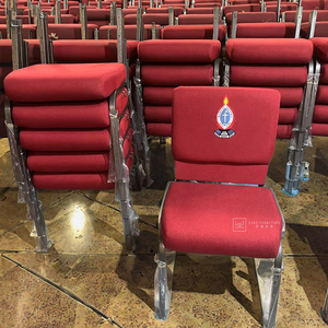 Sedie da Chiesa Imbottite e Agganciabili all'Ingrosso con Telaio in Metallo, Sedute da Auditorium e Arredo Teatro Impilabili ed Economiche - Product Image 4