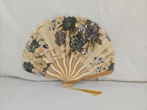 Abanico Plegable Estilo Samurái Japonés Hecho a Mano, Diseño Único con Flores y Ángeles, Ideal para Viajes y Refresco al Aire Libre - Product Image 6