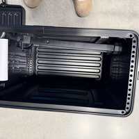 XYY PE-300/400W Valise intégrée avec double roulettes pivotantes, surface métallique brossée, emplacements pour cartes, étanche IP65 pour amplificateurs