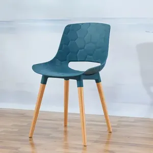 Chaise de bar moderne en plastique PP pour salles à manger élégantes - Product Image 3