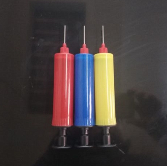 Pompe à main colorée