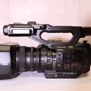 Caméra vidéo Panasonic UX90MC (AG-UX90) 4K avec zoom 15x, en bon état, utilisée <span class=keywords><strong>pour</strong></span> les mariages et les événements - Product Image 1