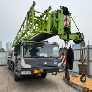 Grue sur camion d'occasion Zoomlion 25t certifiée EPA, grue mobile tout-terrain de 25 tonnes - Product Image 2