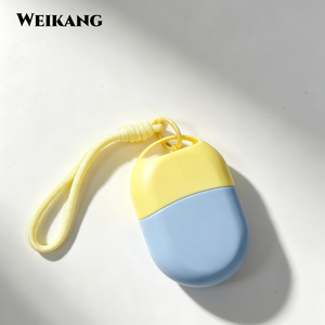 Bouteille de voyage souple avec cordon et porte-clés, contenant portable vide pour crème solaire, désinfectant pour les mains et lotion - Product Image 1