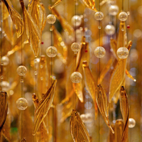 Lustre en verre soufflé à la main, grande feuille d'ambre personnalisée, luminaire suspendu artistique incurvé pour hall d'hôtel, salle de banquet, usage commercial