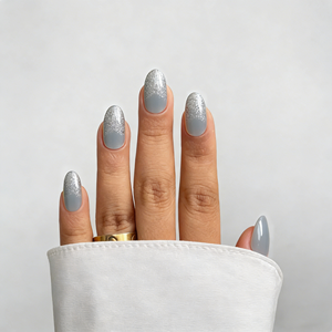 <span class=keywords><strong>Tiras</strong></span> de Uñas de Gel Precuradas en Tono Gris Plateado Minimalista 2026, Estética de Medio Tono 3D para Boutique OEM - Product Image 2