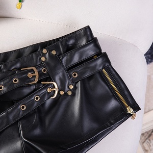 <span class=keywords><strong>Pantaloncini</strong></span> da <span class=keywords><strong>donna</strong></span> Sexy a vita bassa in finta pelle nera in pelle sintetica Y2K Club con cerniera aderente <span class=keywords><strong>pantaloncini</strong></span> Hot Pants lucidi - Product Image 5