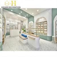 Décoration intérieure et vitrine de présentation pour boutique de parfums de luxe, personnalisation complète de la boutique, décoration de magasin de parfums