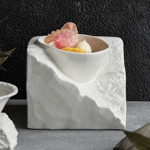 Tazón de Cerámica Blanco con Patrón de Roca Irregular, Diseño Artístico Único para Uso en Hoteles - Opción Sostenible para Ensaladas, Platos Fríos y Cenas - Product Image 4