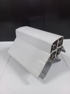 Rail de guidage pour volet roulant en aluminium, barre inférieure et poteau central 6063-T5, blanc thermolaqué ou anodisé pour portes roulantes, usage industriel - Product Image 4