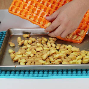 Nouvelle Arrivée Tendance Feuille De Chanvre Silicone Gâteau Bonbons Moules avec 70 Cavités En Forme De Feuille pour Pot Chocolat Bonbons Gummy - Product Image 5