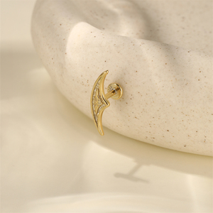 Pendiente de Plata de Ley S925 con Borla Chapada en Oro de 18K, Diseño de Corazón Liso y Geométrico, con Cadena de Borla y Parte Trasera Plana para Perforación - Product Image 4