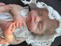 Poupée Bébé en Silicone Corps Entier de 13 Pouces, Fille Endormie Réaliste, Jouet Doux Reborn, Poids 1450g, Cadeau de Noël