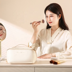 Sac de rangement extérieur multifonction Sac à cosmétiques Portable Waterproof Female Travel Make Up Cases Trendy Makeup Bag - Product Image 6