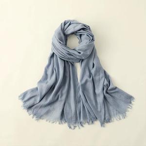 Textured Crinkled Solid Color Ladies Scarf Soft Lightweight Frayed Fringe <b>Shawl</b> <b>Wrap</b> for Women Daily Outdoor Travel Casual Wear - Product Image 5