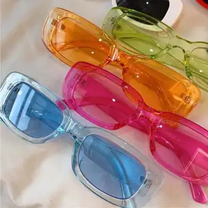نظارات ريترو الشمسية الكلاسيكية تصميم علامة تجارية كلاسيكي نظارات شمسية مستطيلة للنساء بعدسات شفافة باللونين الأزرق والوردي والأخضر نظارات UV400