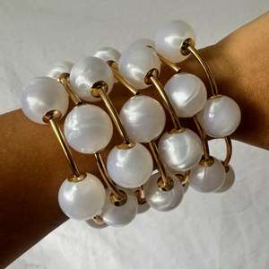 Novedad 2026, Pulseras de Moda de Oro de 18K con Bolas Punk y Plata Gruesa, Venta al por Mayor, Brazalete de Resina Blanca con Halo Blanco, Brazalete de Burbujas Blancas para Mujer - Product Image 4