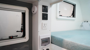 Camper de luxe à coque rigide pour pick-up 4x4 tout-terrain avec salle de bain et cuisine pour le camping - Product Image 2