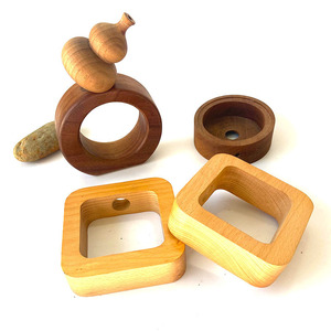 Bases de Madera Personalizadas, Cuadradas o Redondas, de Nogal Negro o Haya, con Orificio para Jarrones, Colgantes, Adornos o Regalos - Product Image 2
