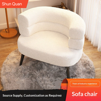Fauteuil en tissu fait main moderne avec dossier capitonné, pieds en métal inclinables, design pivotant doux pour salon et hôtel