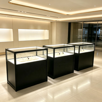 Vitrine multifonctionnelle pour cartes à collectionner Fanghua avec cadre métallique, panneau en bois et verre, éclairage LED et roulettes