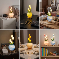 Lampu Meja LED Bunga Tulip Lampu Malam Romantis Lampu Dekorasi Estetis untuk Kamar Tidur Meja Rias Dekorasi Rumah